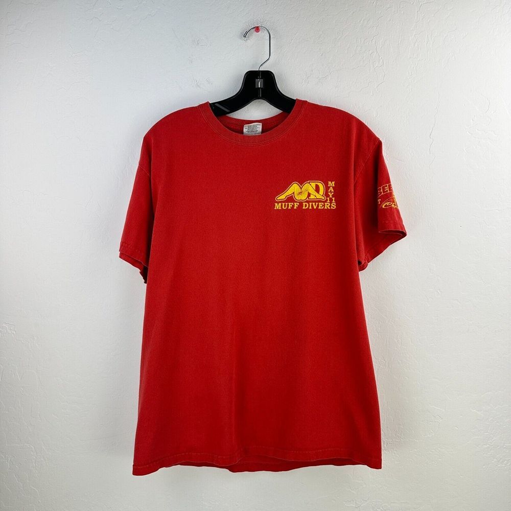 Vintage Gildan Tshirt Mens Medium Red Yellow‎ Muff Divers Camp Crew Short Sleeve
